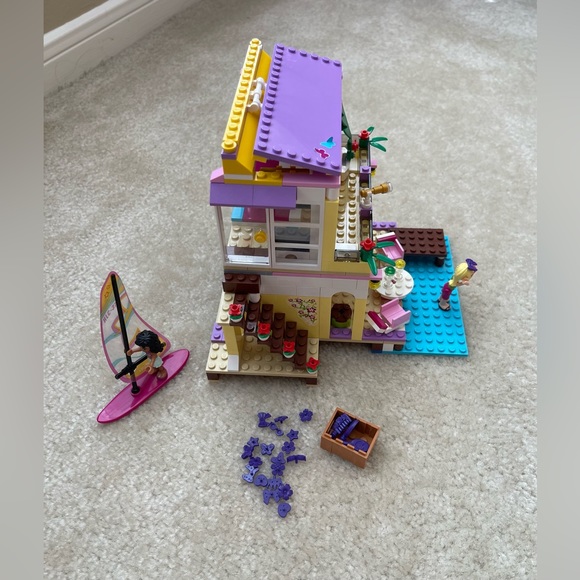 Lego Friends - Stephanie’s Beach House - Come with the Building Books - Picture 3 of 7